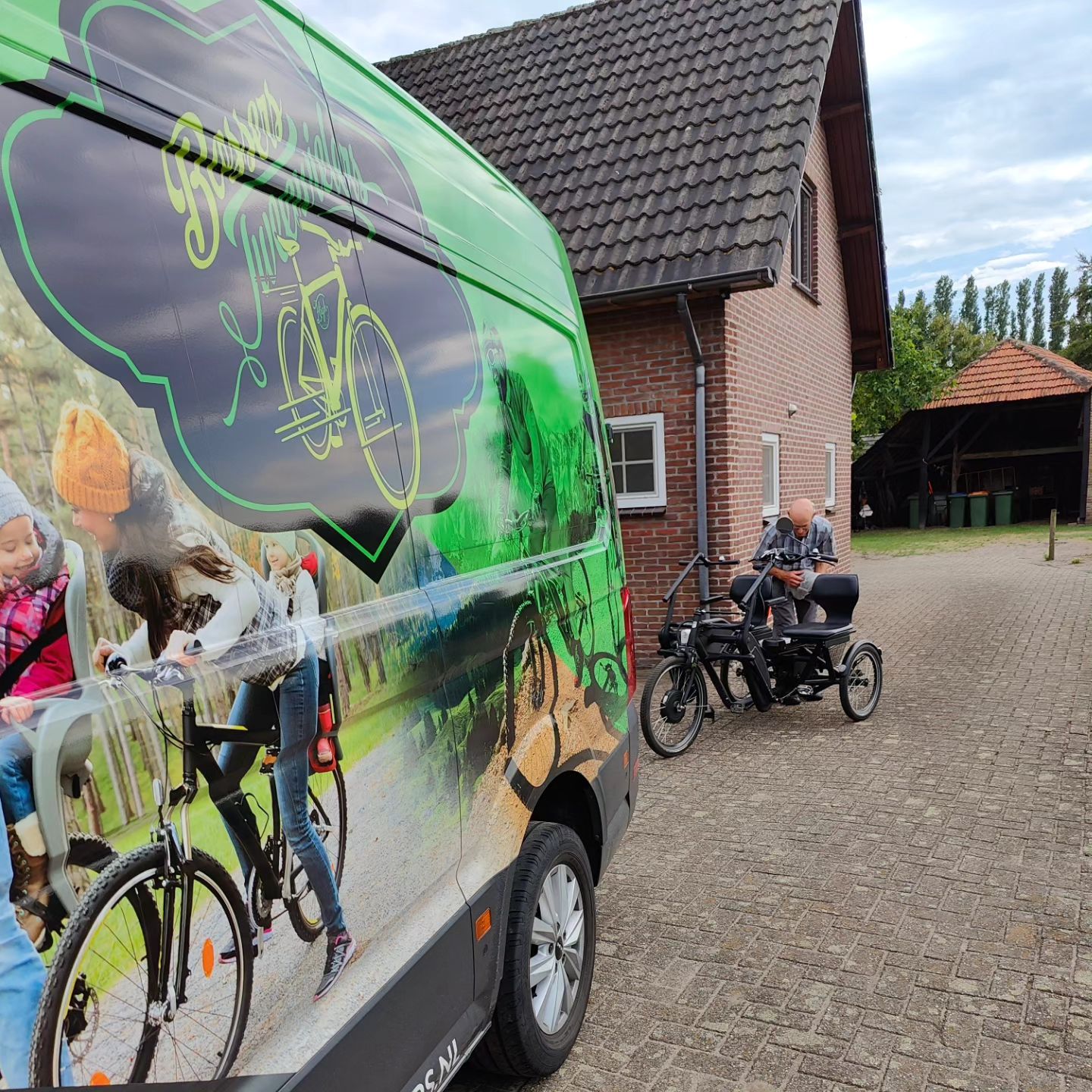 Weekend Zojuist De Huka Elektrische Fiets Na Dat Hij Bij Ons Een